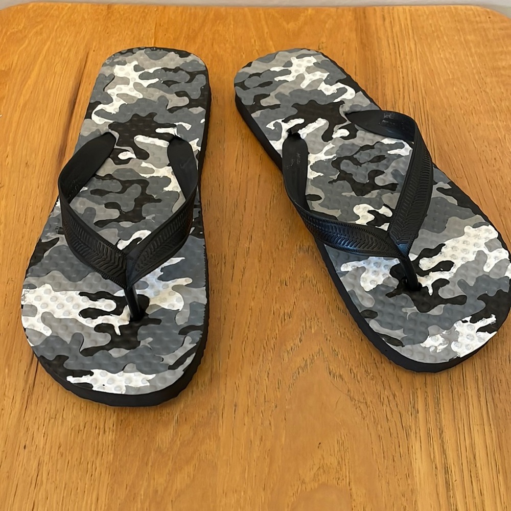 Sandals Small NWOT